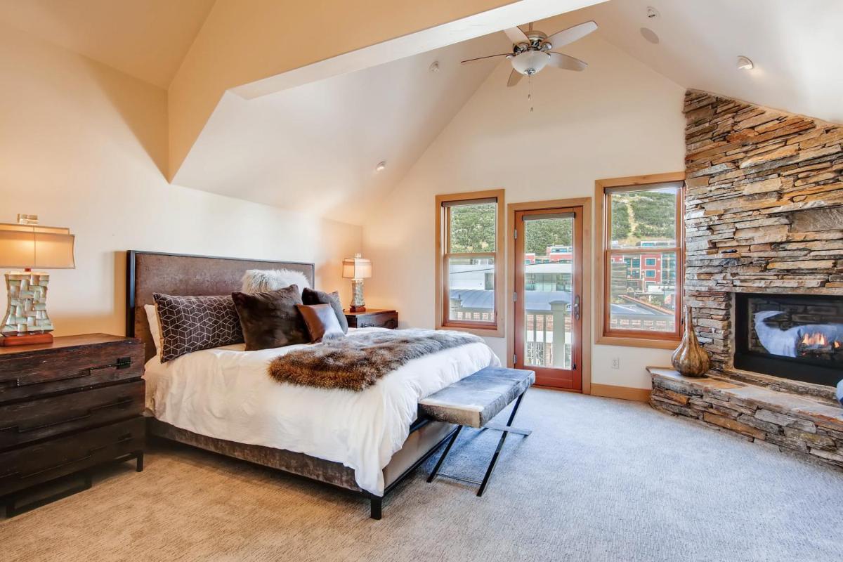 Popular attractions Area Nearby Property